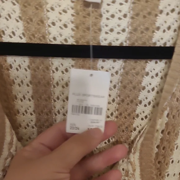 Cato Cream and Tan V-Neck Sweater - Picture 7 of 7